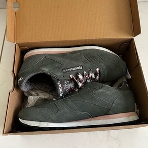Brand New Reebok Classic Leather W&W Green and Pink Sneakers